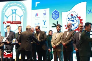 اعطای نشان اقتصاد مقاومتی به ۱۲ واحد تولیدی برتر