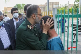 فیلم بازدید فرمانده سپاه استان قم از آسایشگاه سالمندان و معلولین انوار آفتاب قم