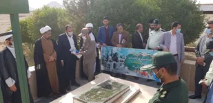 غبارروبی و عطرافشانی گلزار شهدای خوسف به مناسبت سالروز آزادسازی خرمشهر