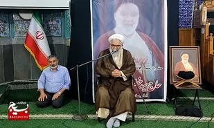 امام خمینی (ره) مردم را با چراغ هدایت به سمت نور رهنمون کرد