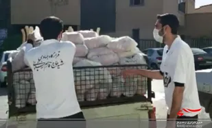 اهدای ۶۱ بسته معیشتی به انجمن روشندلان استان همدان
