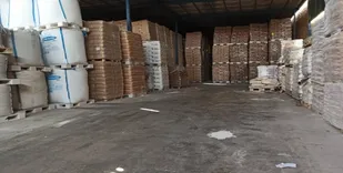 کشف انبار احتکاری 300 میلیاردی مواد اولیه صنعتی در برخوار