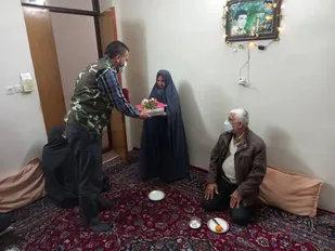 دیدار بسیجیان شاهرودی با خانواده شهید کوهی+ تصاویر