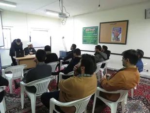 برگزاری کلاس نشست فرق و مذاهب در ناحیه بسیج دانشجویی