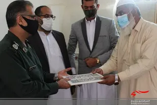 تجلیل از خانواده شهید اهل سنت در چابهار