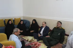 پاسداران یادگاران شهدا هستند