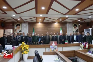 برگزاری نشست فرماندهان گردان ها وشورای لشکر دردوران دفاع مقدس +عکس