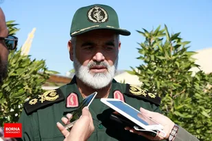 توزیع بسته&zwnj;های معیشتی با بالگرد در ارتفاعات منگشت خوزستان