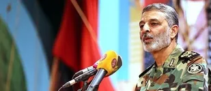 ارتش و سپاه نیروهای مسلح مقاومت هستند  /ما ارتش جمهوری اسلامی ایران هستیم، فرمانده ما ولی فقیه و نایب آقا امام زمان(عج) است