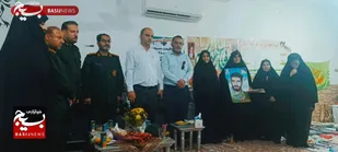 تجلیل از خانواده شهید علیباش حیدری در هفته دفاع مقدس