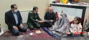 دیدار فرمانده ناحیه فراهان با خانواده شهید &laquo;صفر ماستری&raquo; در فراهان