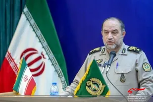 جمهوری اسلامی ایران به برکت مقاومت سربازان ایستاده است