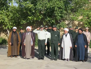 صبحگاه مشترک نیروهای نظامی و انتظامی بروجن