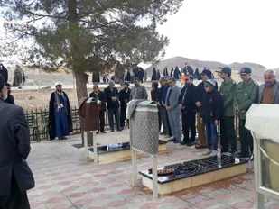 همزمان با ایام الله دهه مبارک فجر تجدید میثاق و غبار روبی مزار شهدای شهرستان و روستاهای فردوس انجام شد.