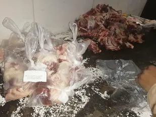 بسیجیان حوزه ثارالله گوسفندی را جهت کمک به نیازمندان ذبح نمودند