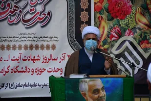 کسانی که دل در گرو انقلاب دارند در بین مردم بصیرت افزایی کنند
