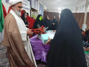 تجلیل از معلمان و فعالان قرآنی بسیجی روستای سرآبتاوه + (تصاویر)