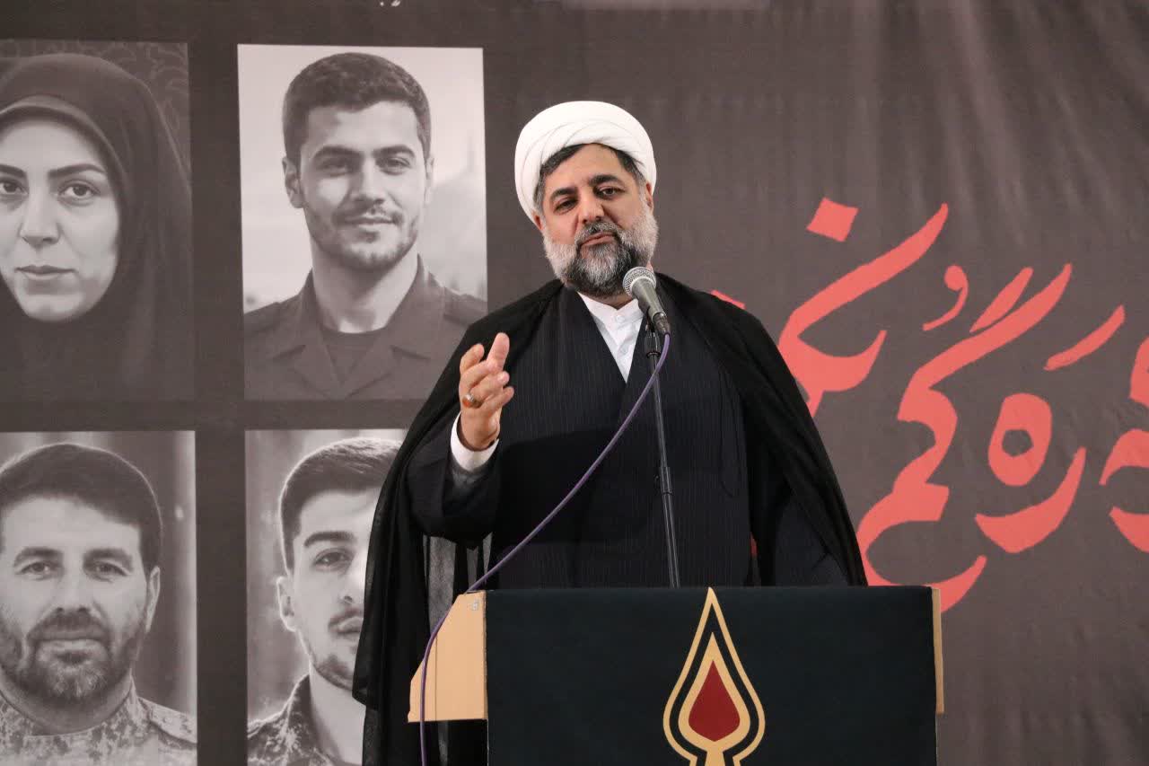 الماس وجود ملت ایران در زیر فشارهای دشمن درخشان‌تر شد