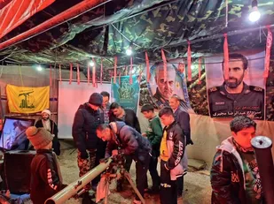 برپایی غرفه سلاح سنگین و توان پهبادی به مناسبت کنگره یادواره شهدا شهرستان تیران و کرون