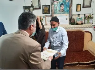 دیدار فرماندار پیشوا با خانواده شهید سنگ سفیدی
