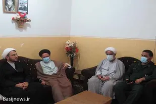 دیدار جمعی از مسئولین سپاه شهرستان دیّر با خانواده شهدای روحانی
