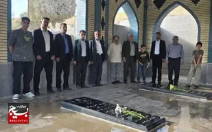 گلباران و عطر افشانی قبور مطهر شهدای روستای منجرموئی