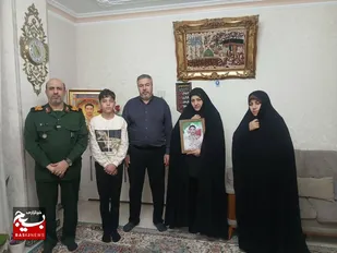 دیدار فرمانده سپاه امام حسن مجتبی (ع)، با خانواده شهید سرباز فردین ابراهیمی