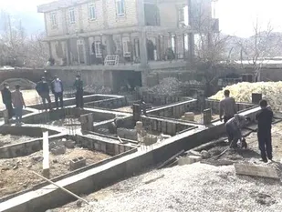 دیوار اولین خانه سی سخت بالا رفت