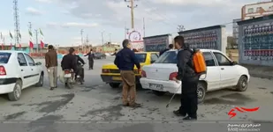 ضدعفونی خودروهای عبوری توسط جهادگران بسیجی همدان