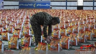 1330 بسته معیشتی کمک مومنانه بین نیازمندان گچساران توزیع شد