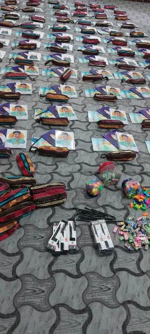 اهدا ۲۰۰بسته لوازم تحریر در قالب پویش یار مهربان در خرمشهر