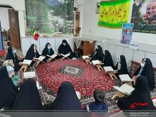 جلسات جزءخوانی و تفسیر قرآن و برپایی نمازجماعت باحضور نونهالان