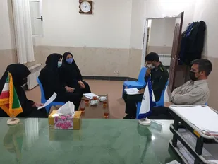 جلسه هماهنگی فرمانده حوزه بسیج ندوشن با مسئولین جهت توزیع مناسب بسته های معیشتی