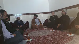 دیدار مسئولین سپاه با خانواده شهیدان شریعتی در روستای قلعه نو خرقان شاهرود