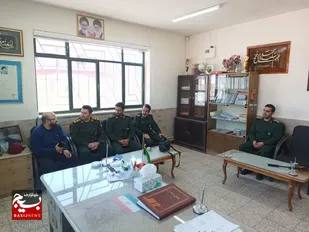 نشست مسؤولان سپاه میامی با معلمان و دادستان این شهرستان