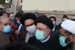 حضور آیت الله رئیسی در بین مردم سی&zwnj;سخت