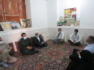 دیدار با خانواده شهدا در دیر