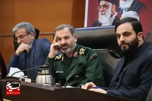 نشست صمیمی فرمانده سپاه کربلا با تولیدکنندگان / رونمایی از پوستر نشان اقتصاد مقاومتی