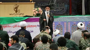 تا وقتی به منبع الهی توجه کرده و از راه حق دور نشویم سعادتمند خواهیم بود