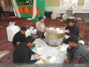 ۱۰۰۰ پرس غذای گرم بین نیازمندان قم توزیع شد