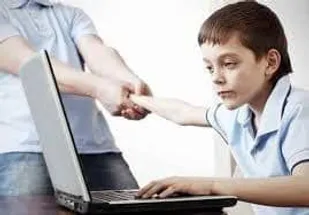کودکی های گمشده و صحنه های بدون فیلتر/والدین، زورگویی اینترنتی را جدی بگیرند