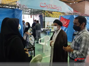 سرکشی مسئول نمایندگی ولی فقیه سپاه ناحیه سمنان از مرکز واکسیناسیون حاج قاسم سلیمانی سمنان+ عکس
