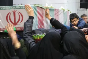 آئین استقبال از دو شهید گمنام دفاع مقدس در شهر الوند برگزار شد