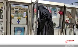غبارروبی مزار شهدا در هفته حجاب و عفاف توسط حوزه نرجس خاتون ناحیه مرکزی یزد