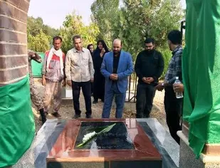 عطر افشانی و گلباران قبور مطهر شهدا در شهر شهباز