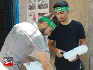 پخت یک هزار غذای نذرحسینی به همت جوانان دهه هشتادی گروه جهادی خیبریون