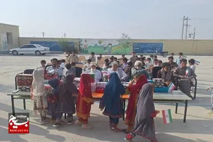 آیین اعطای جوایز به نفرات برتر دبستان بلال روستای تل&zwnj;میشان به مناسبت دهه مبارک فجر
