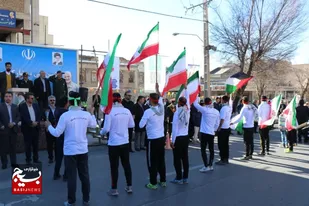 حمل پرچم مقدس جمهوری اسلامی ایران و مشعل در شهرکرد
