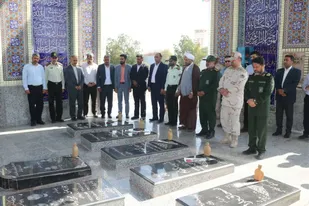 گلزار شهدای بوموسی غبارروبی و عطر افشانی شد