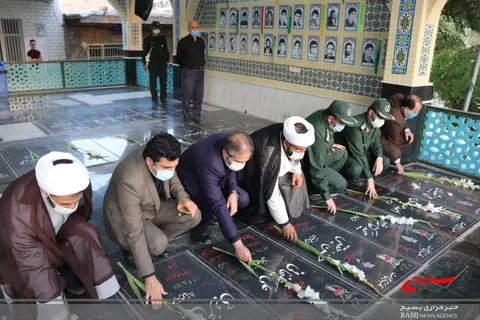 آبروی محله افتخار کوچه ها و گلباران مزار شهدا در امامزاده سید علی اصغر ساوه